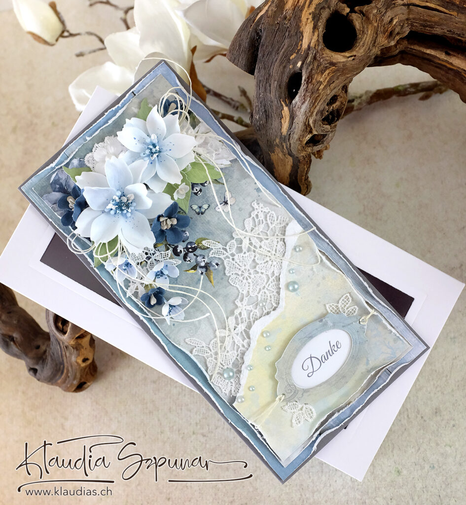 Handgemachte Danksagungskarte in Blau mit Blumen